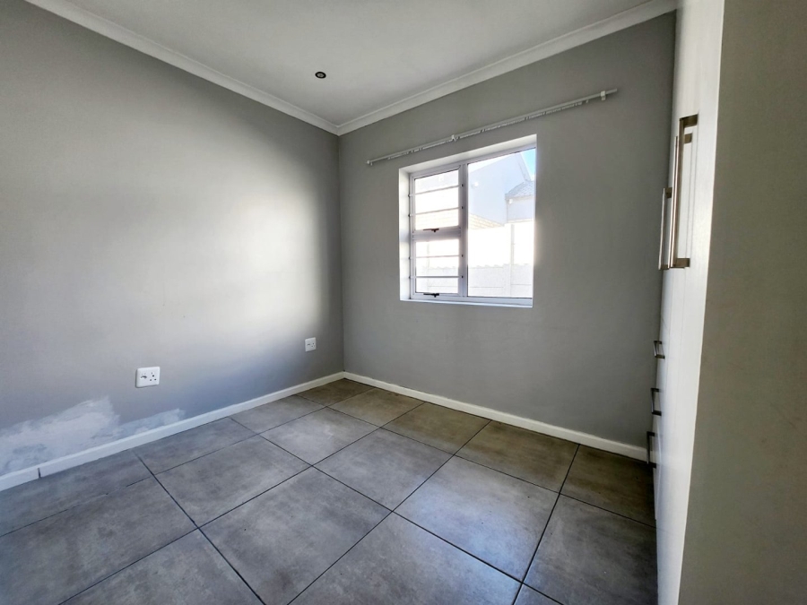 To Let 3 Bedroom Property for Rent in Lovemore Park Eastern Cape